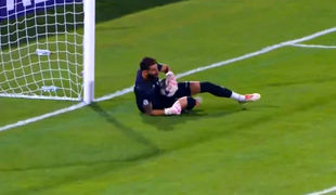 واکنش بیرانوند روی ضربه سر فاکوندو 