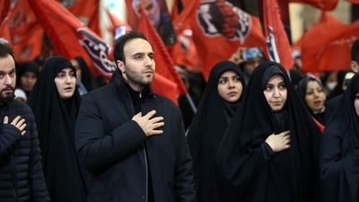 سفر به تاریخ؛  گفتگو «ژاله صامتی» با «زینب، دختر سردار سلیمانی» در یک مراسم