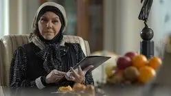  فیلم معماری خلاقانه / نگاهی به معماری و چیدمان بی‌نظیر قصر افسانه چهره آزاد / از آسانسور شیشه‌ای داخل پذیرایی تا شیک ترین دکور بندی و اثاثیه اعیانی ... 