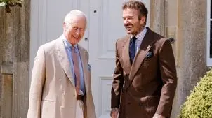 همکاری عجیب سردیوید بکام و پادشاه چارلز؛ ستاره منچستر در باغ چلسی