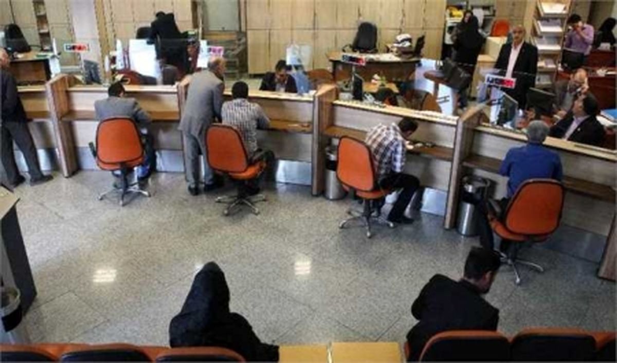 پارتیبازی عجیب یک بانک برای کارمندان خود + عکس