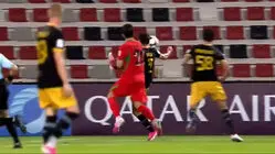 گل اول شباب الاهلی به تراکتور توسط سزار با اثرگذاری آزمون