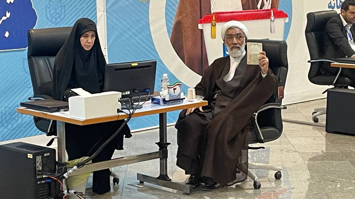 عکس دیدنی از مصطفی پورمحمدی در کنار خانوادهاش