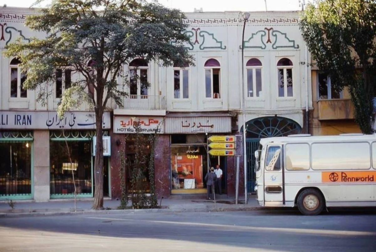 قاب تاریخ| از تبریز دهه ۵۰ تا عکس عروسی ناصر حجازی / وانت به خط تولید رسید