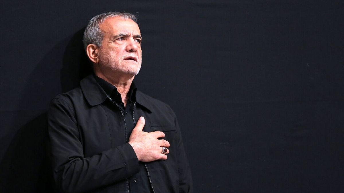 حضور رئیس جمهور در مراسم عزاداری حسینی شهر تبریز + عکس
