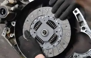 علائم خرابی صفحه کلاچ خودرو/ میانگین کیلومتر تعویض دیسک و صفحه