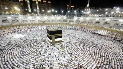 عکس جنجال نرگس آبیار در یک مسجد تاریخی/خانم کارگردان معروف چه کرد؟