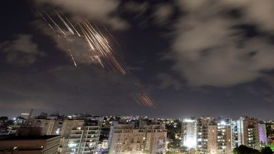 تماس تلفنی وزیرخارجه امارات با وزیر امور خارجه کشورمان درباره تجاوز اخیر