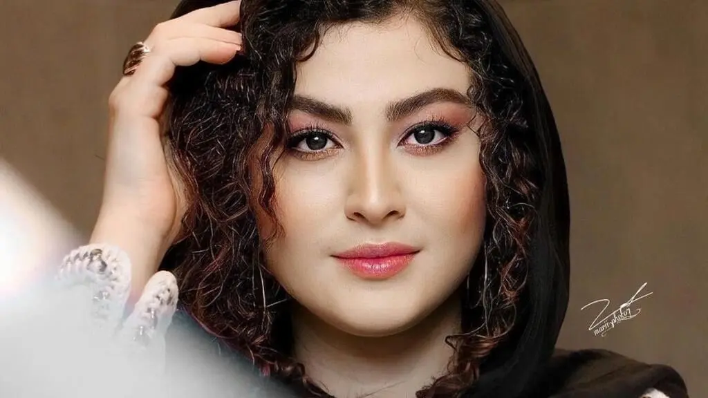 خانه شیک مریم مومن را ببینید؛ ترکیب هنرمندانه کرم و سفید در دکوراسیون