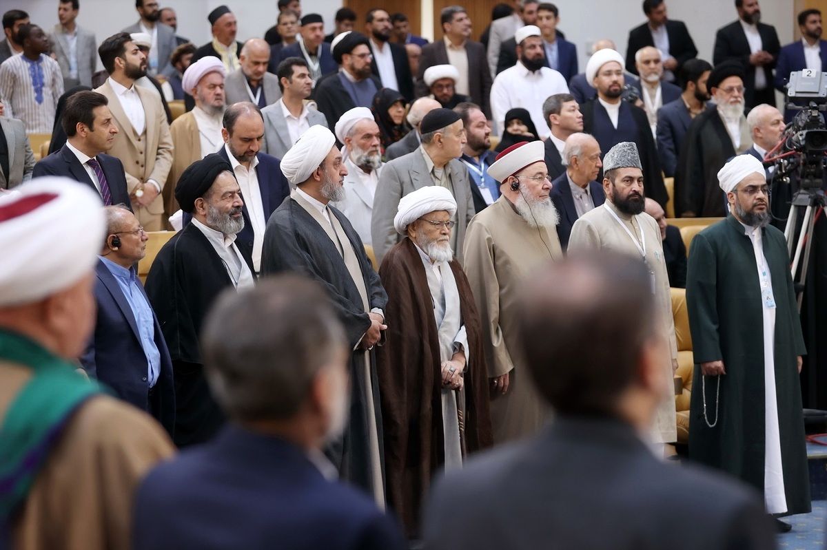 توجیه عجیب نماینده طالبان برای بیاحترامی به سرود ایران!