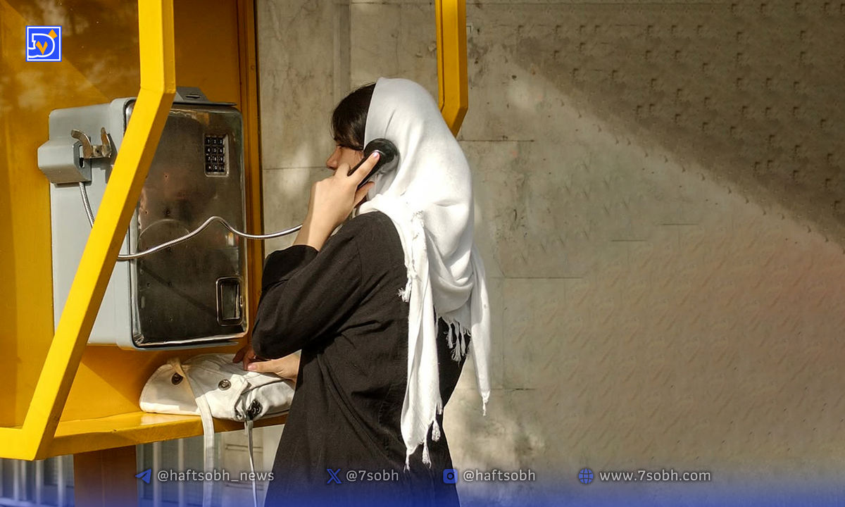 قاب تاریخ| آموزش رانندگی با اتومبیل پابدای روسی، کیوسک تلفنهای نوستالژیک و جمع ادبیاتیهای ایران