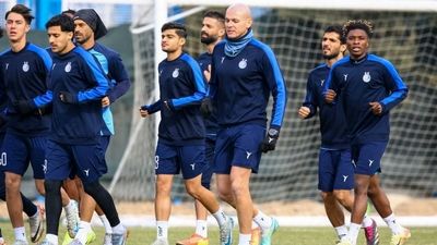درگیری شدید باریکنان استقلال و شمس آذر  پیش از سوت شروع بازی!