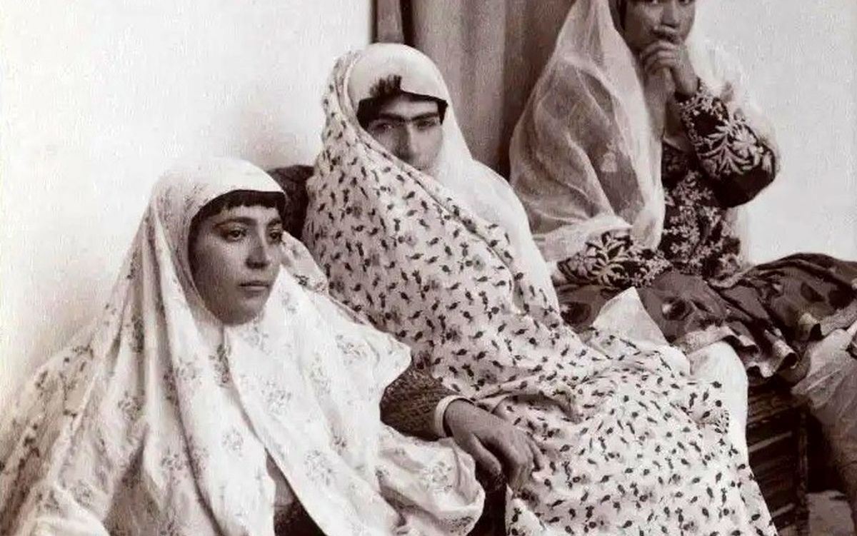 سفر به عصر قاجار؛ از «بساط آبگوشت ناصرالدین شاه» تا «گربۀ مادر احمدشاه»