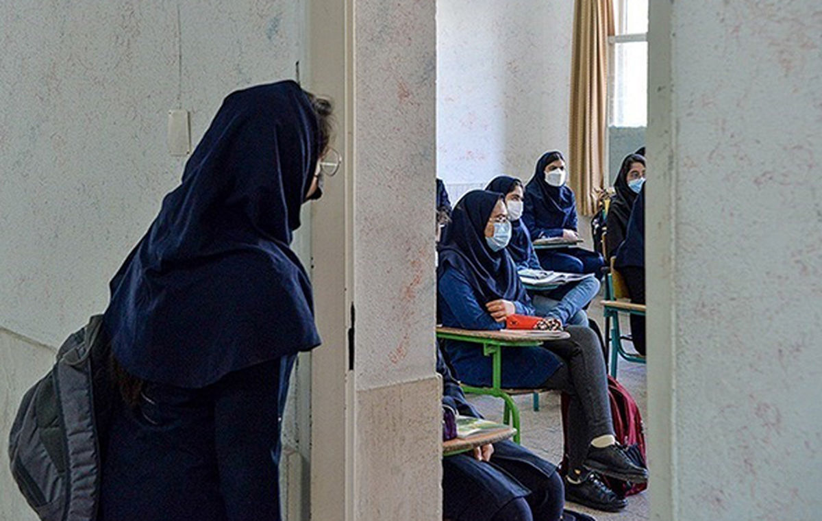 پارکه| آیا پدرم میتواند به خاطر نمرات کم، مرا از خانه بیرون کند؟