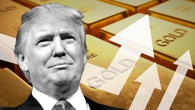 واکنش ترامپ به ضربه ناگهانی میکروفون خبرنگار + فیلم