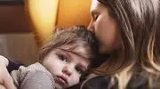 وابستگی شدید کودک به والدین؛ علت چیست و چگونه می‌توان آن را مدیریت کرد؟