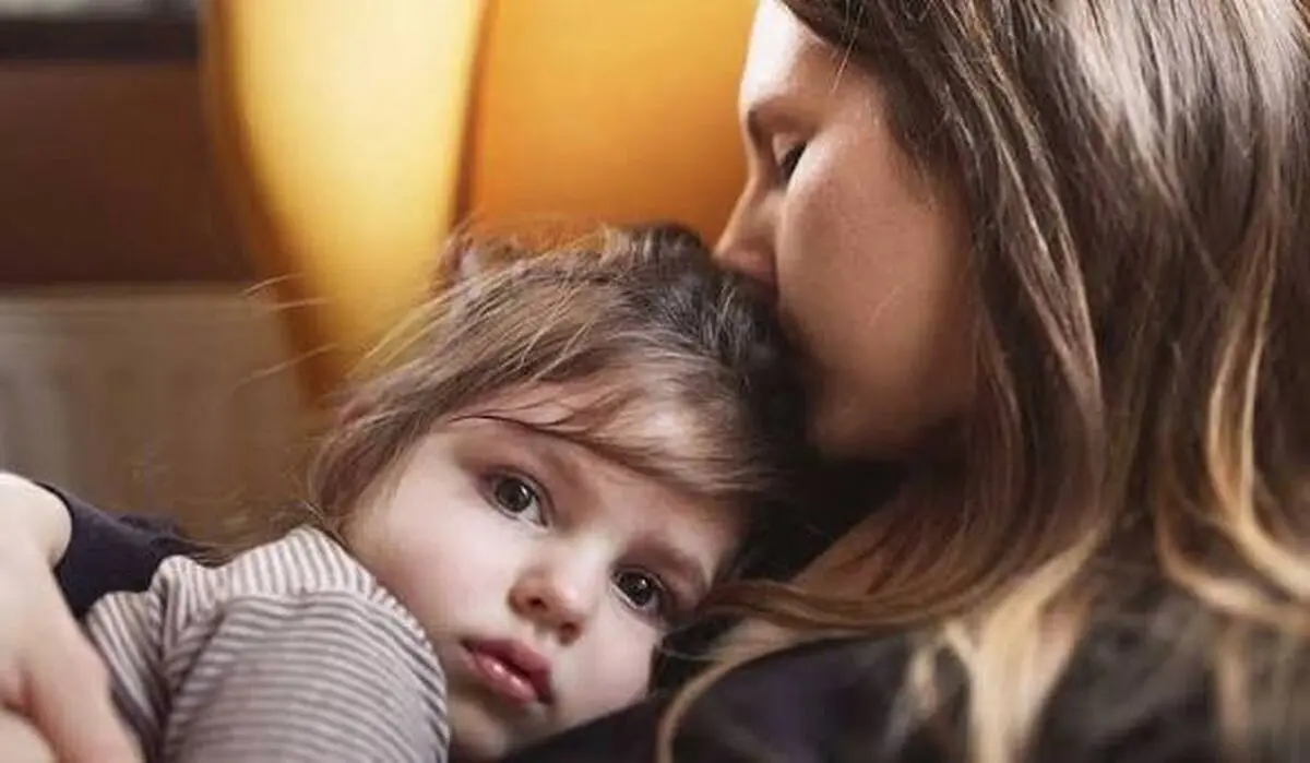 وابستگی شدید کودک به والدین؛ علت چیست و چگونه می‌توان آن را مدیریت کرد؟