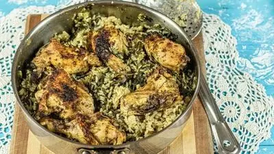 طرز تهیه اسفناج پلو با مرغ و رب انار؛ غذای اصیل ایرانی 