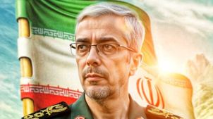 عکسی دیده نشده از سردار شهید باقری در کنار همسر و دخترش