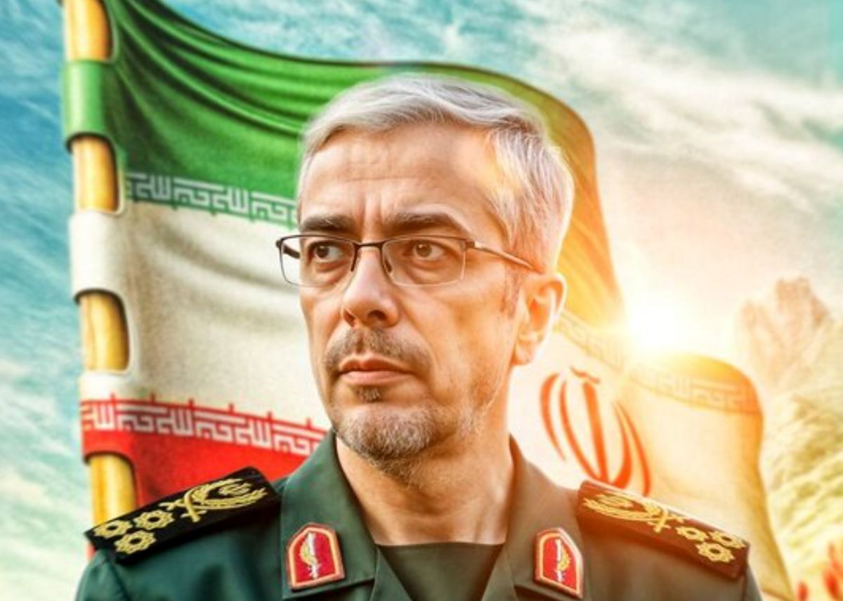 عکسی دیده نشده از سردار شهید باقری در کنار همسر و دخترش