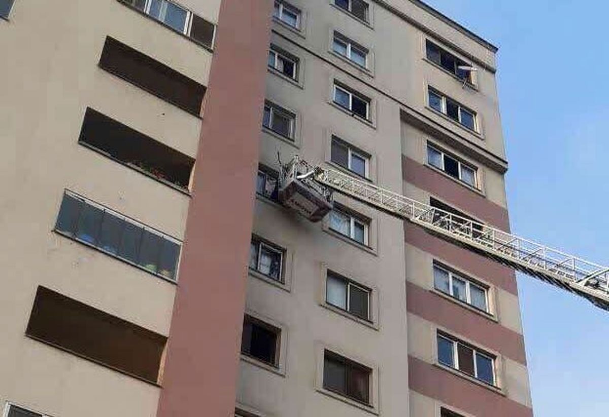 ویدئو | آتشسوزی در یکی از برجهای سعادتآباد؛ ۲۵ نفر نجات یافتند