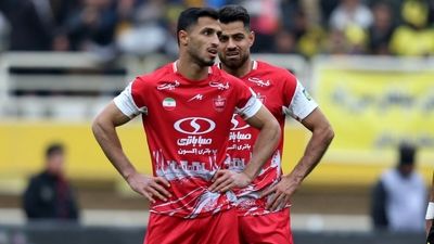 تنها تماشاگر دختر بازی سپاهان و پرسپولیس + عکس