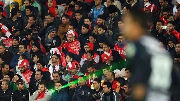 فریاد "حیا کن رها کن" در تختی؛ خشم هواداران پرسپولیس از درویش و هاشمیان 