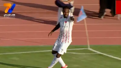  گل اول پرسپولیس به مس شهر بابک توسط بیفوما 