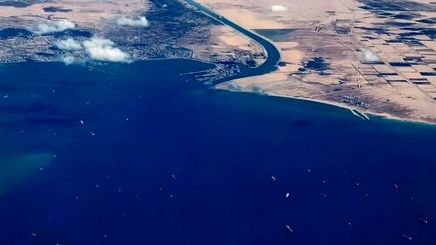 
۴ کشته و ۲۲ زخمی در پی غرق شدن یک شناور در «خلیج سوئز»
