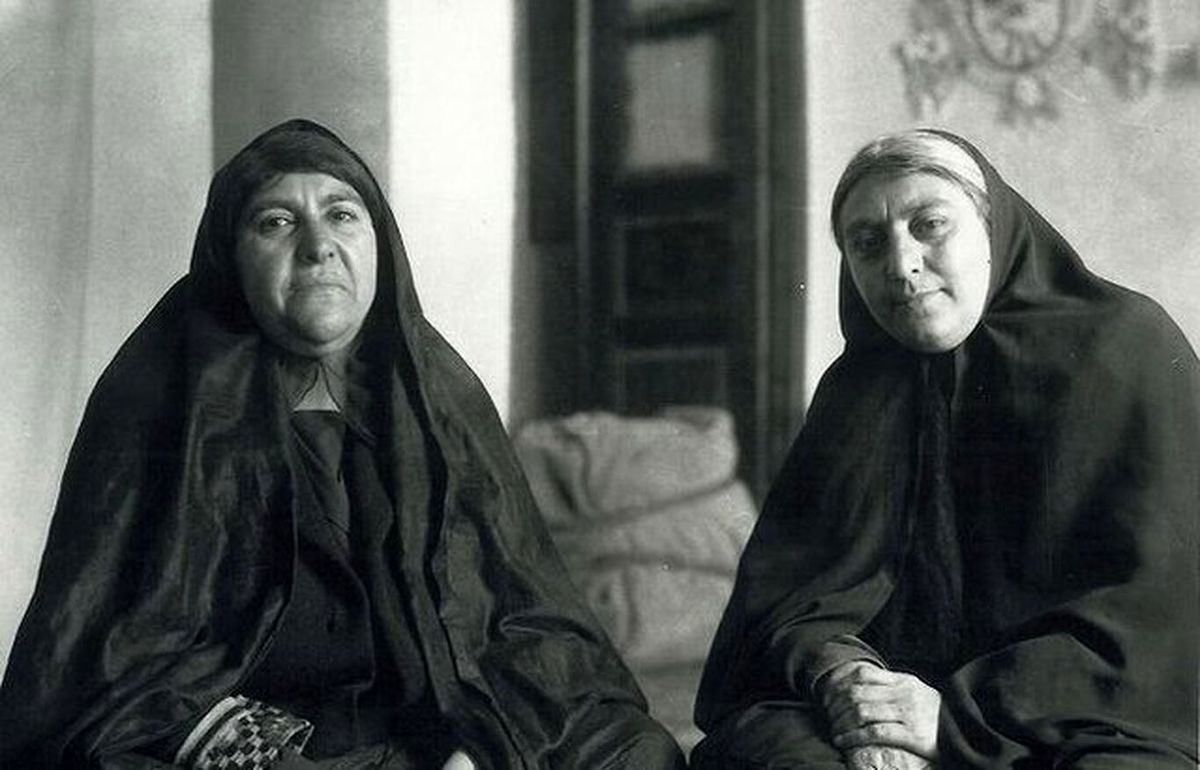 عکس| اولین واردکننده تاکسی به تهران یک شاهزاده خانم قاجاری بود