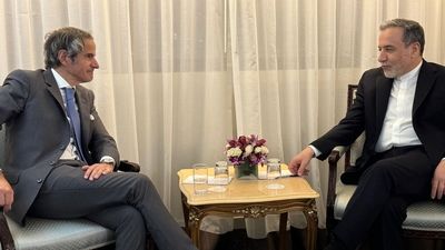 عراقچی: معاون گروسی فردا به تهران می‌آید