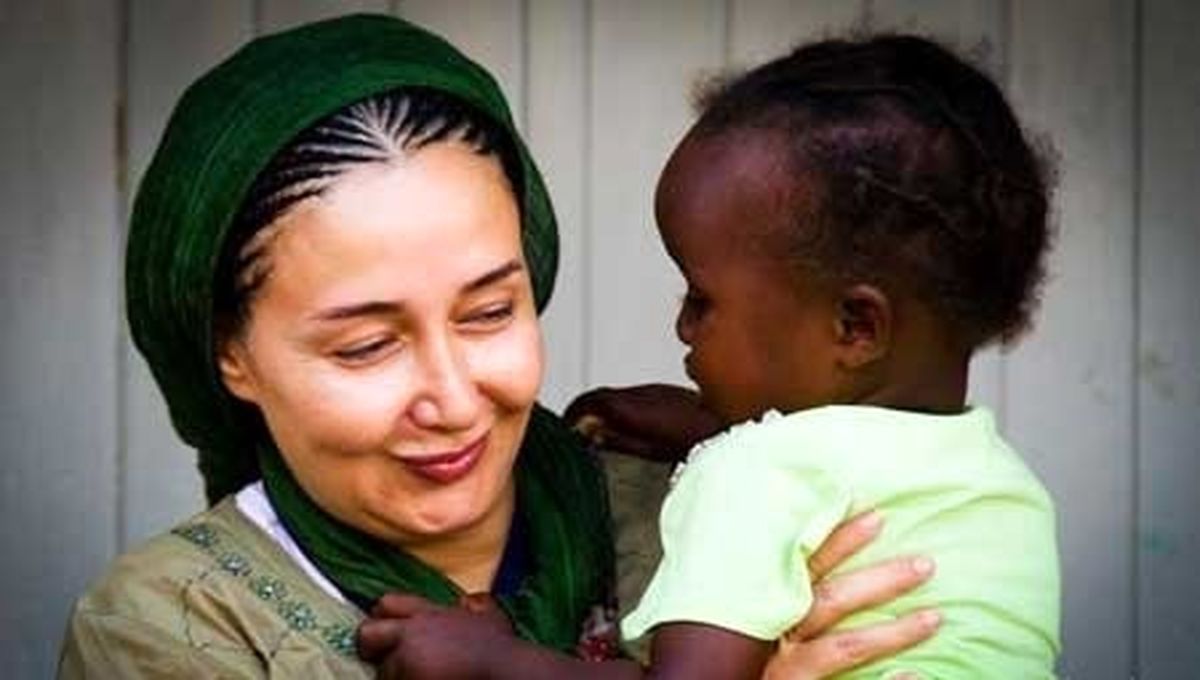 سفر زمان| «کتایون ریاحی» در کنار قحطی‌زدگان آفریقایی؛ سال 1390 + عکس