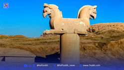 جاودانگی با آثار باستانی | عکس یادگاری روی ‌گردن شیردال تخت‌جمشید 