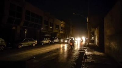 برق می‌رود؛ نان کارگر آجر می‌شود