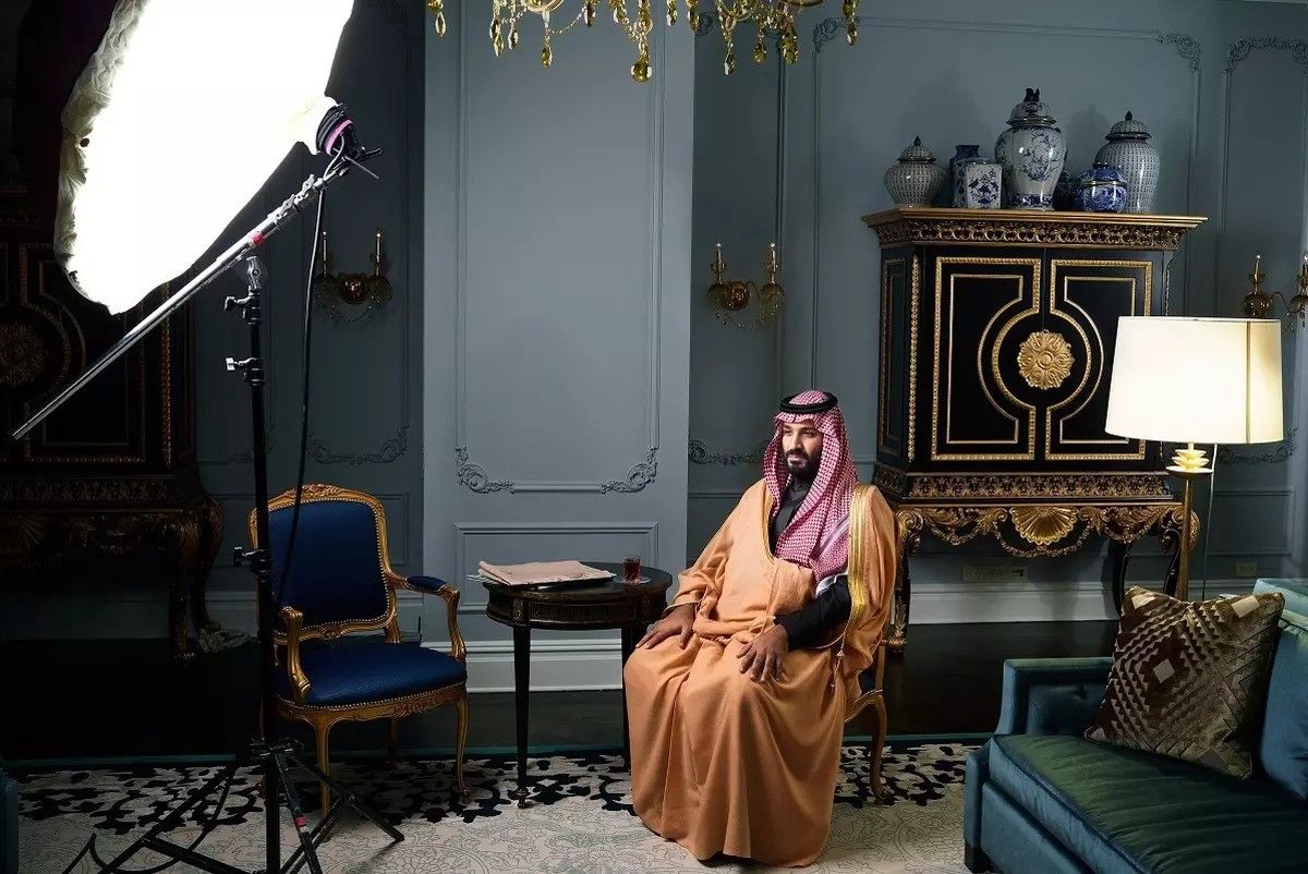 تصویری متفاوت از بن سلمان با یک عینک عجیب!