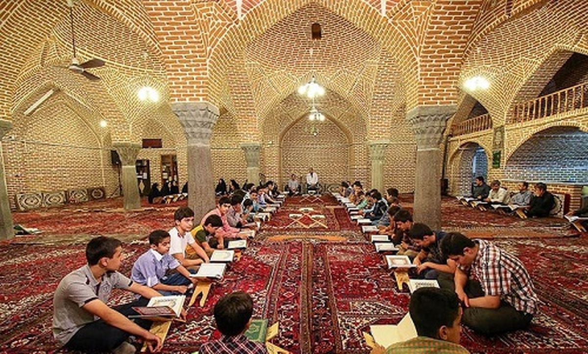 شبکه مساجد برای پای کار آوردن مردم، راهاندازی شود