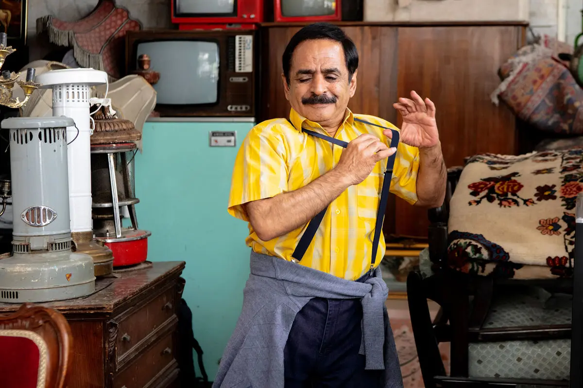 آلبوم عکس | آقا رشید بامزه در کنار همسر و فرزندان و نوه‌ی بانمکش/ پسرهای آقا رشید برعکس خودش حسابی قد بلندن...