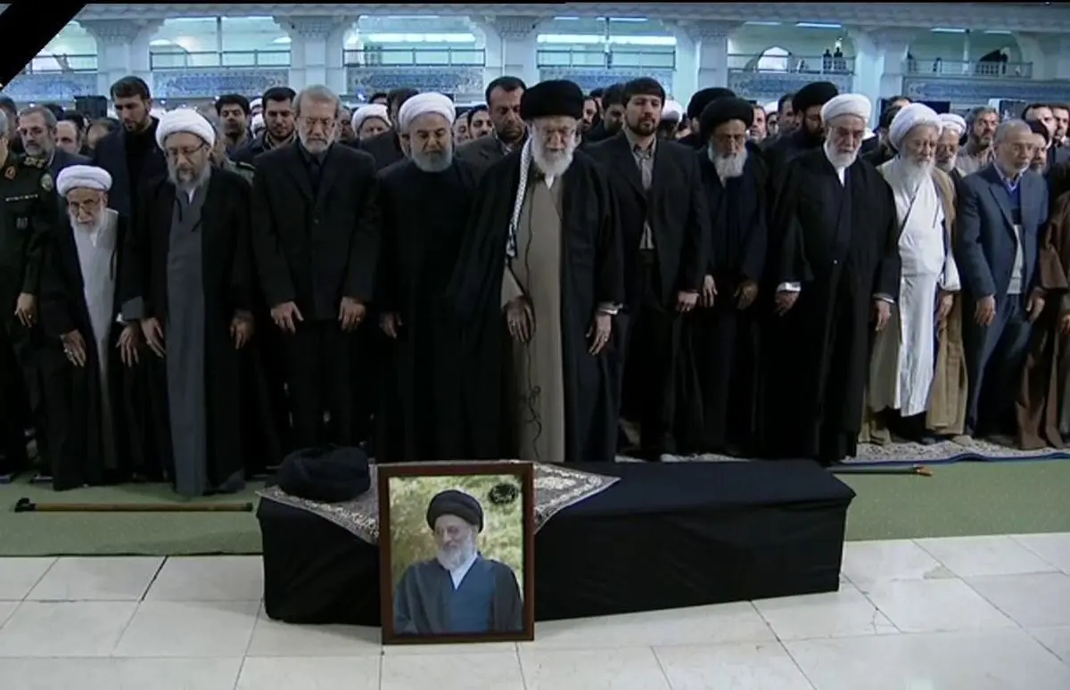 حضور رهبر انقلاب در مراسم تشییع و اقامه نماز بر پیکر آیت‌الله هاشمی شاهرودی