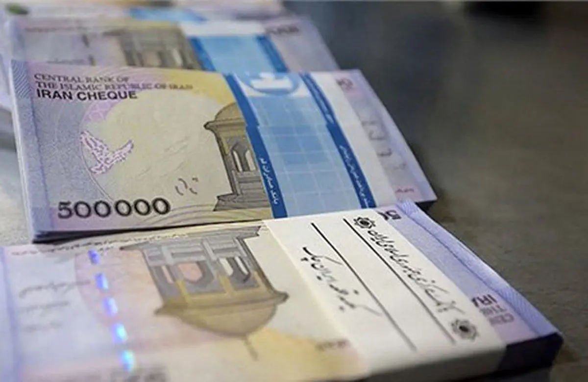 روزنامه کیهان: وظیفه دولت، کاهش تورم است نه افزایش بی‌فایده حقوق