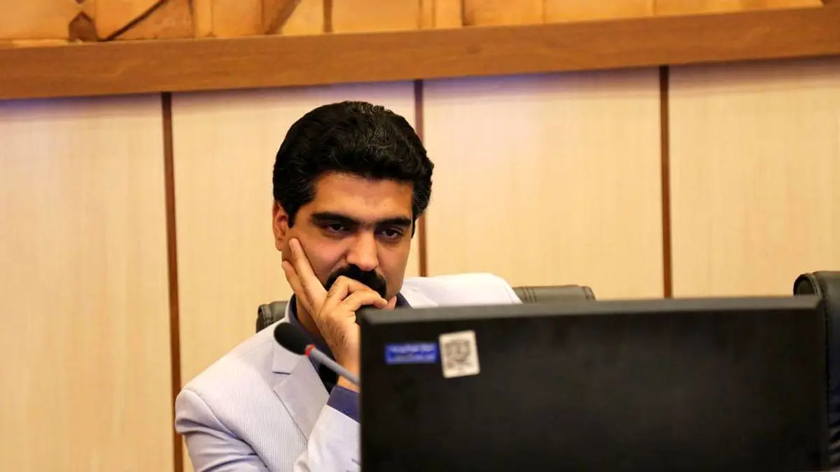 سپنتا نیکنام: یزد استاندار و فرماندار و شهردار ندارد