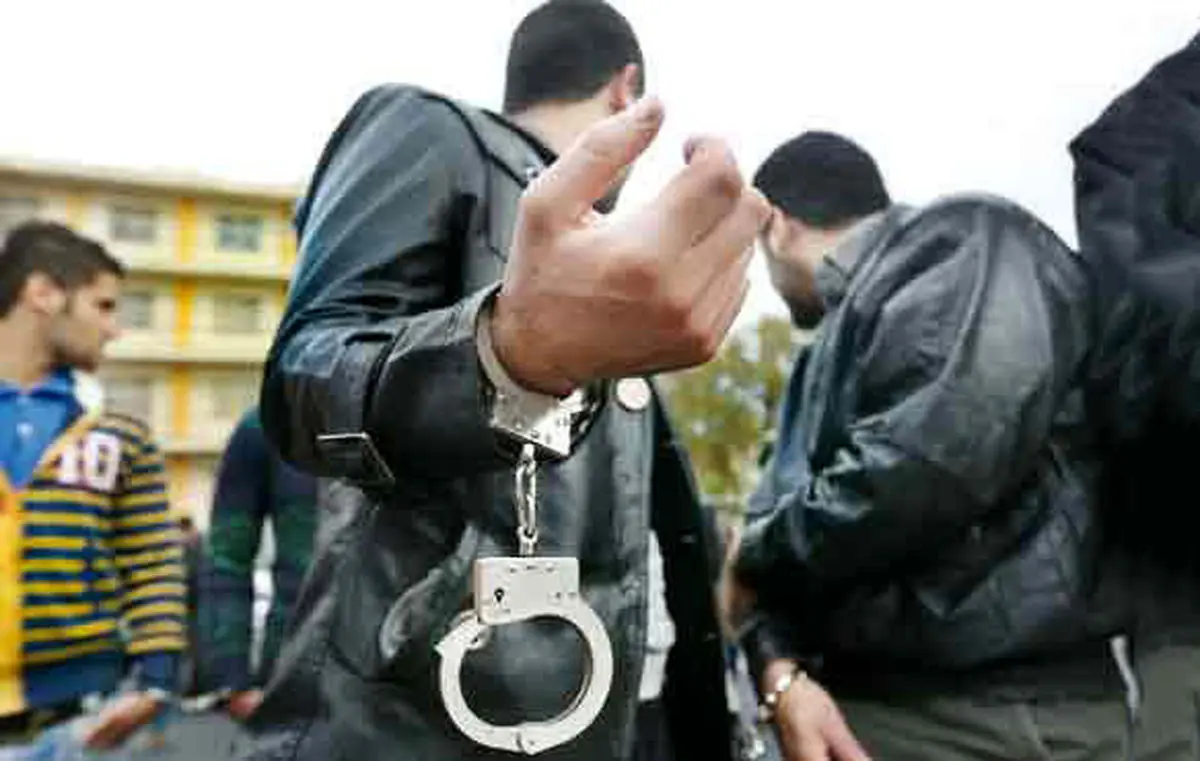 لحظات دلهره‌آور در خیابان بیستون رشت؛ درگیری پلیس با سارق مسلح