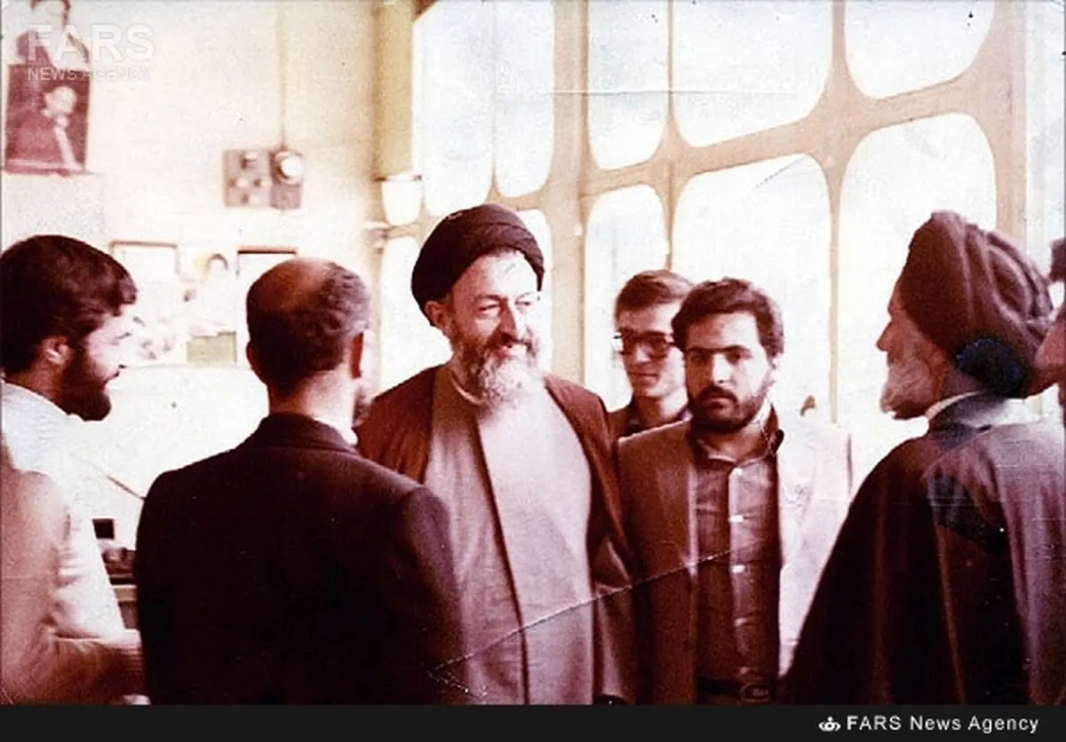 واکنش شهیدبهشتی به شعار "شاه زنازاده است"