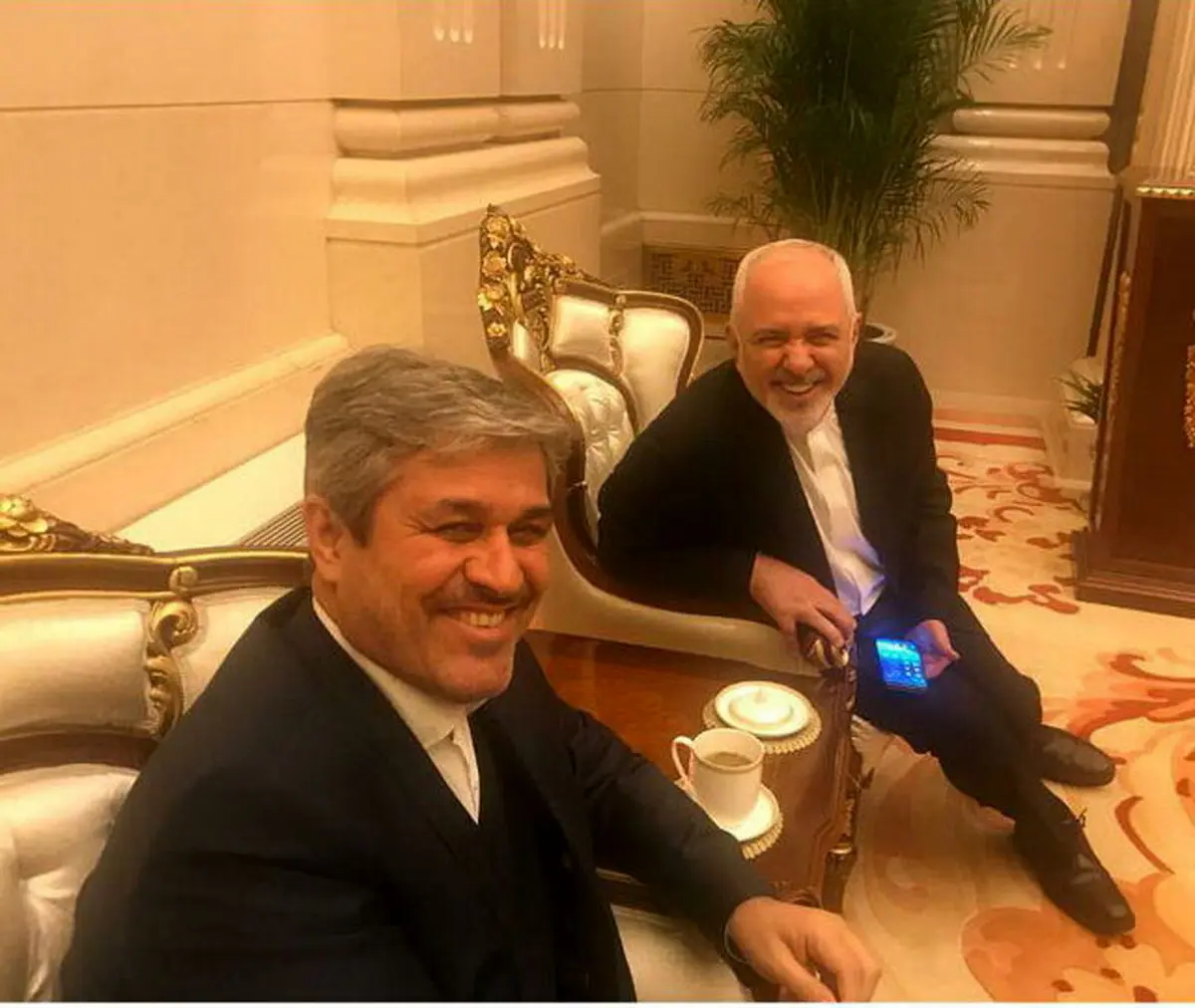 تاجگردون: استعفای ظریف تبعات اقتصادی برای کشور دارد