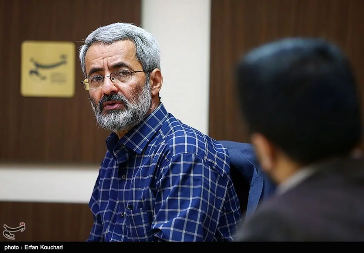 سلیمی‌نمین: احمدی‌نژاد برای بازگشت به قدرت به زمین و آسمان می‌زند