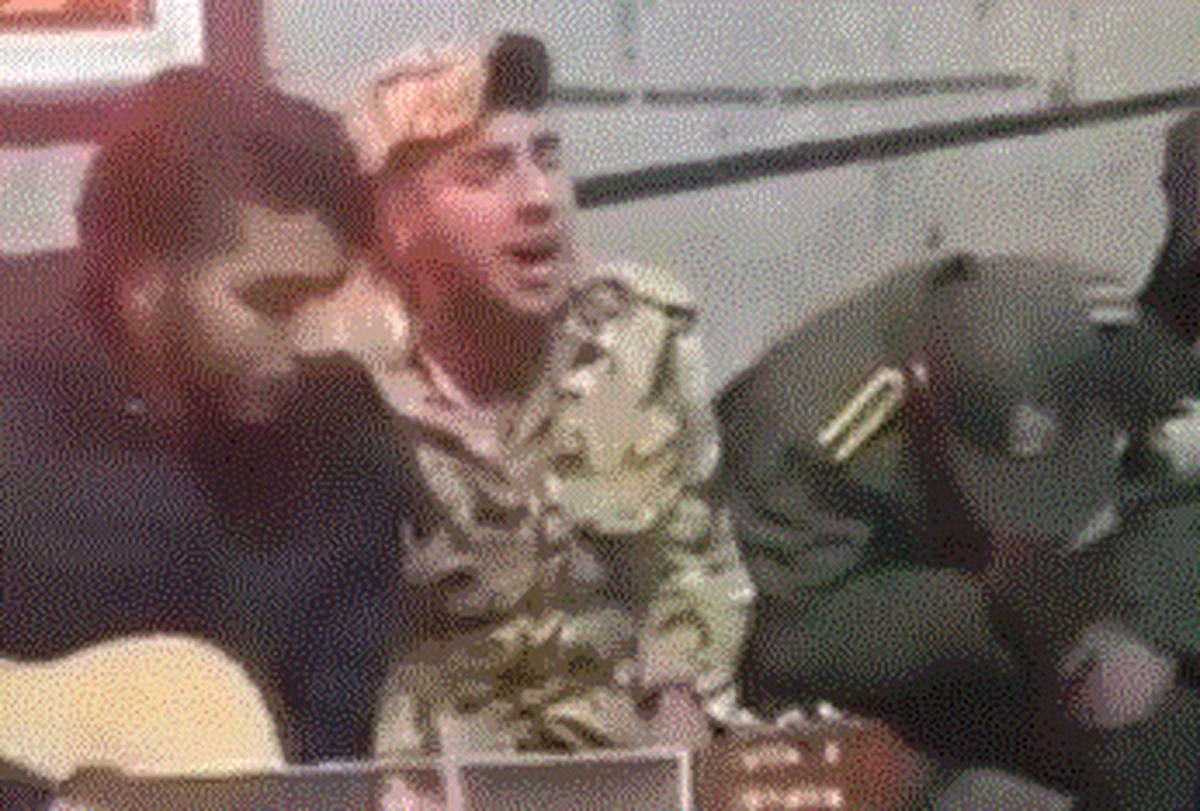واکنش سردار کمالی به کلیپ آواز غمگین یک سرباز / ویدئو