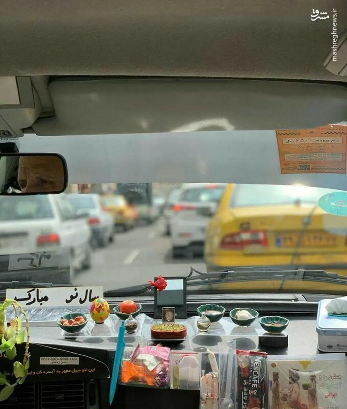 سفره هفت‌سین در تاکسی!