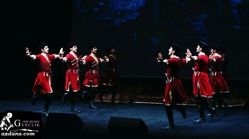 فیلم | رقص آذربایجانی‌ در استقبال از مسافران فرودگاه ماکو