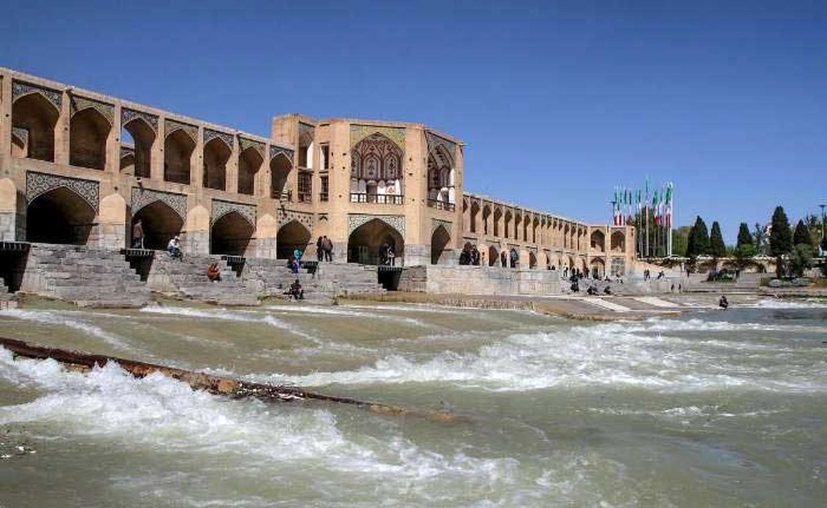 هشدار! زایندهرود در حال طغیان است
