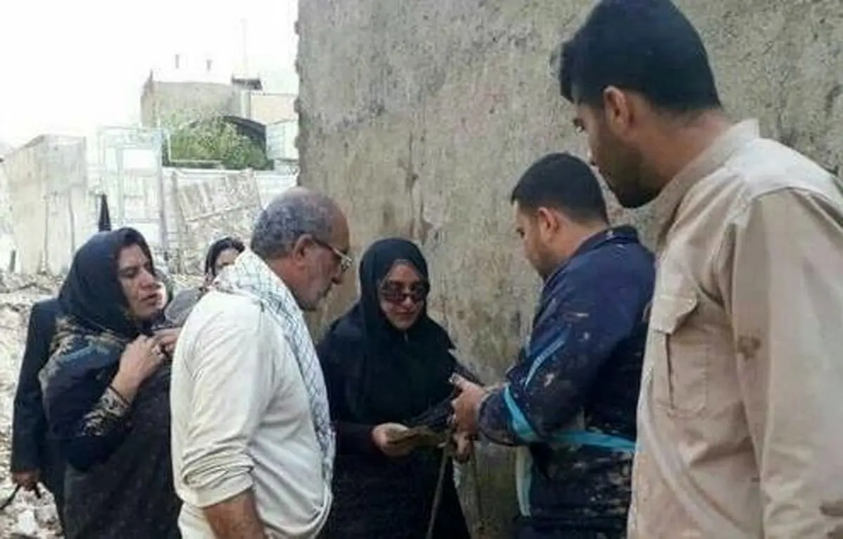 عکس | پیدا شدن کیف طلا در سیل پلدختر