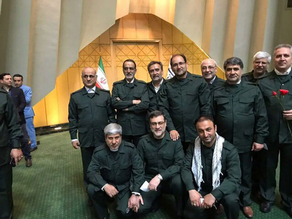 نمایندگان مجلس، لباس سپاه بر تن کردند